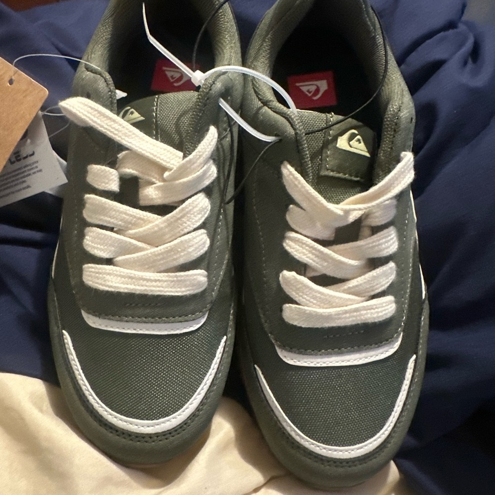 Quiksilver Olive Green & White Low-Top Skate Sneakers
